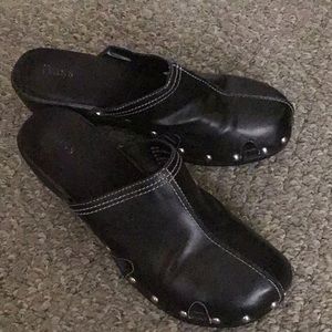 Bass women’s studded heel clogs